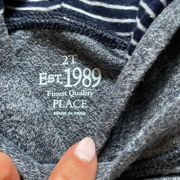 Children’s  Place Hoodie - Picture 6 of 6